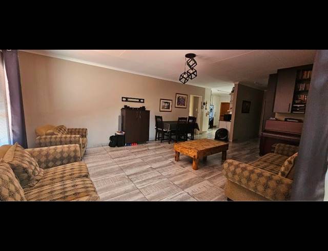 3 BEDROOM TOWNHOUSE FOR SALE IN THREE RIVERS